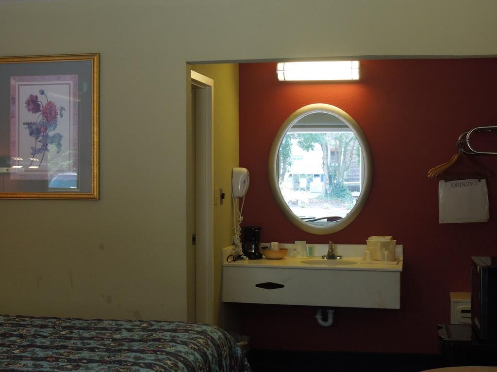 Red Roof Inn Williamsburg Bagian luar foto